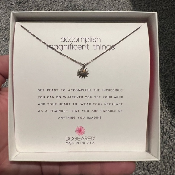 BNIB Dogeared Accomplish Magnificent Things Starburst Necklace - Picture 2 of 3